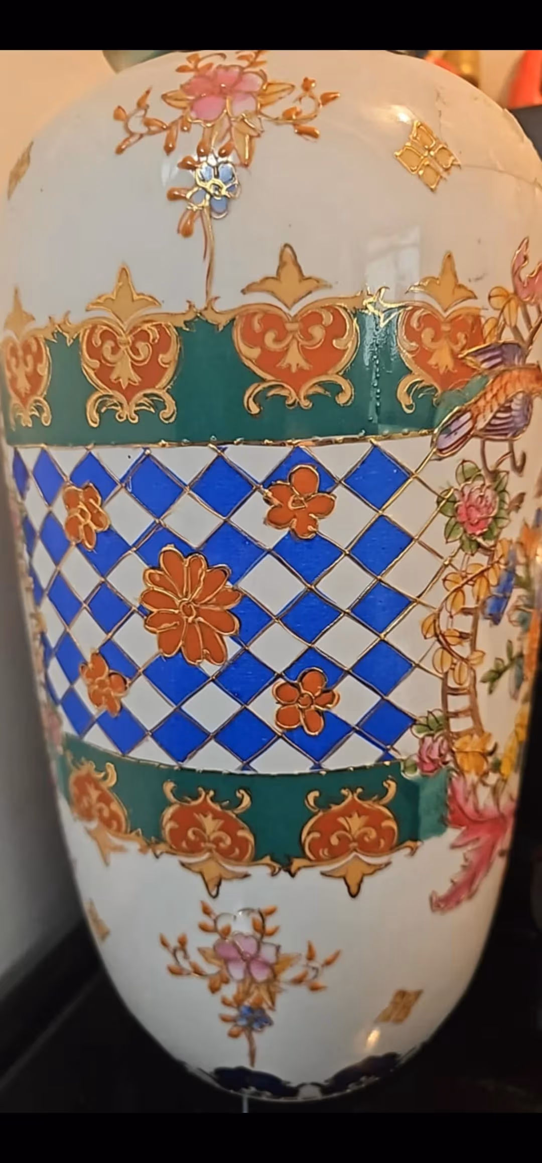 Selling Antiques: Complete Guide to Maximizing Your Profit