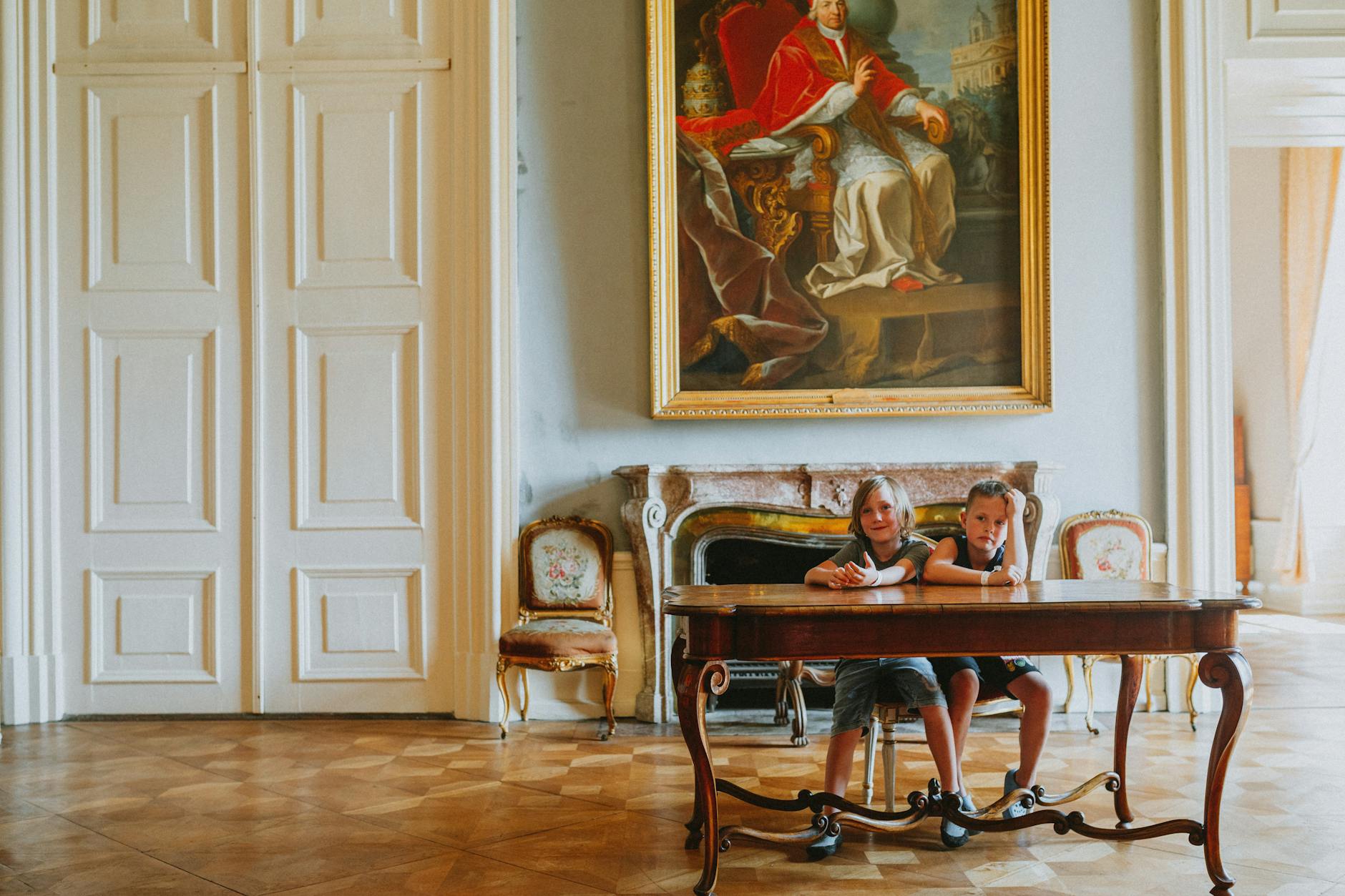 Identifying Antique Settees and Sofas: A Period-by-Period Breakdown