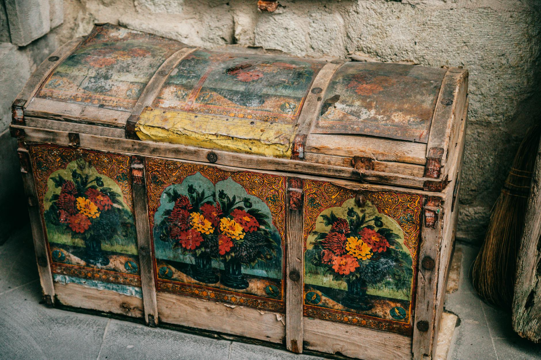Identifying Antique Trunks and Chests: Steamer vs. Jenny Lind Styles