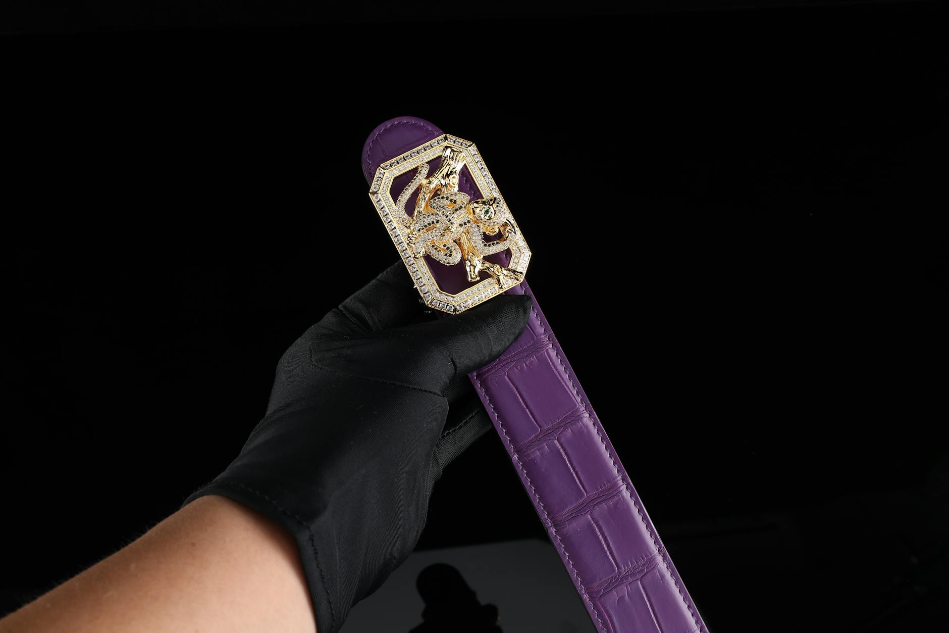 Identifying Antique Belt Buckles: Civil War vs. Victorian Era